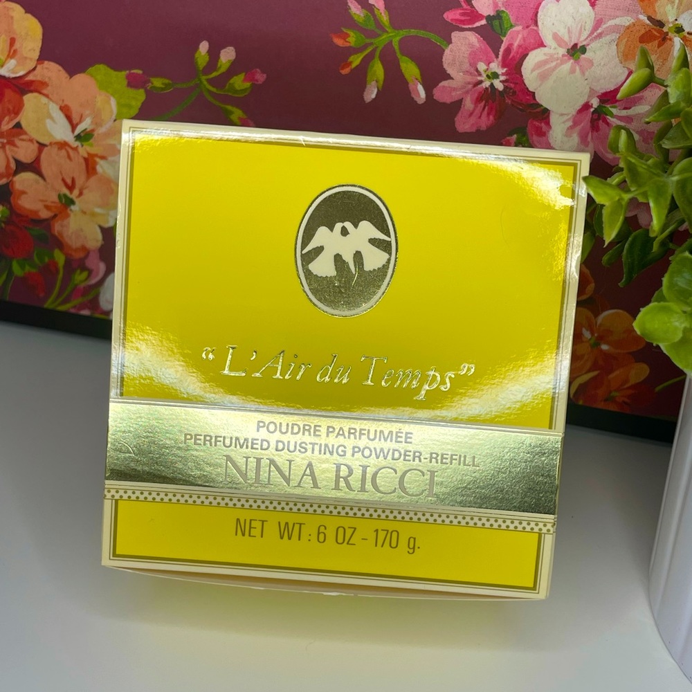 Nina Ricci | Perfumed Dusting Powder | L’Air du Temps